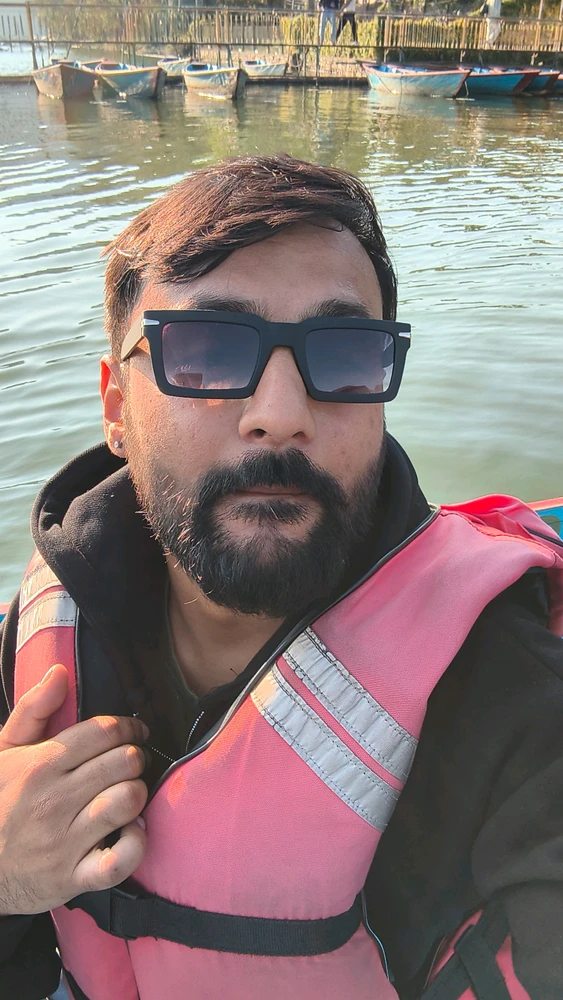 GIF tso los ntawm tushar vimal
