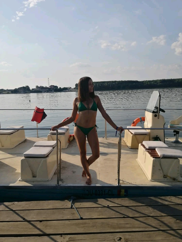 GIF na in-upload ni Ana Diana