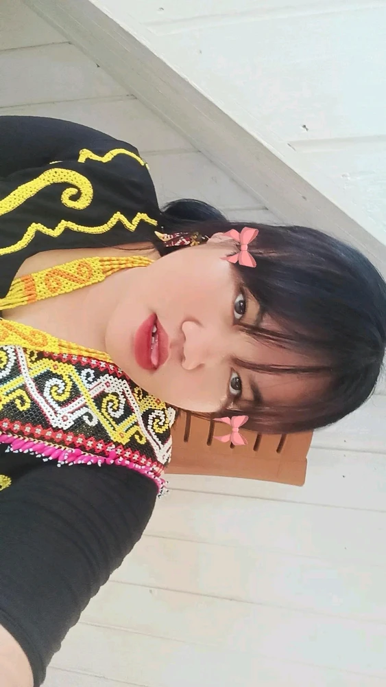 GIF uu soo galiyey Slmiawati