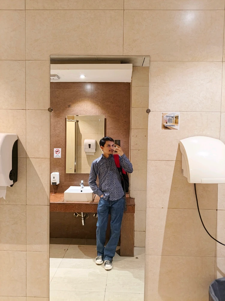 GIF tso los ntawm Shubham Kumar Srivastav