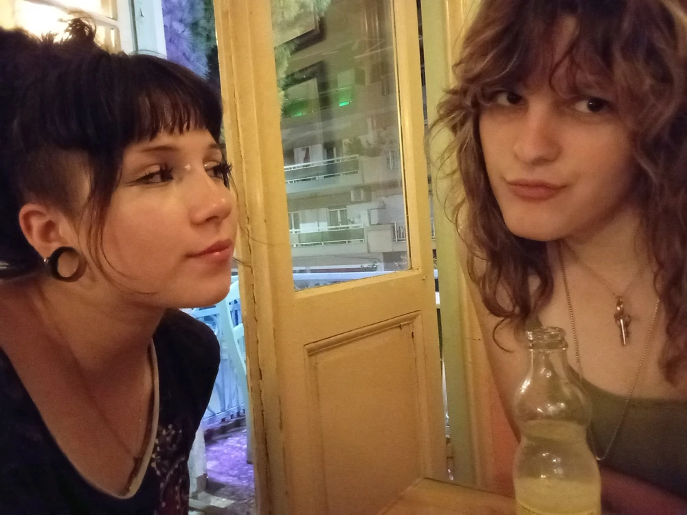 GIF tso los ntawm Amy & Sofy