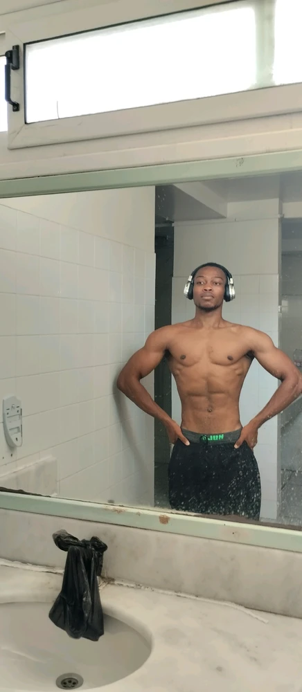 בילד ארויפגעלאדן דורך Victor_Chinedum1