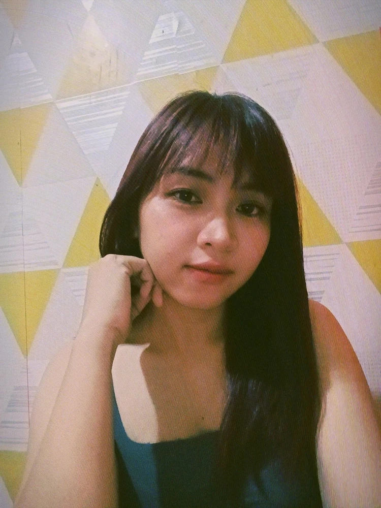 GIF tso los ntawm Adelia