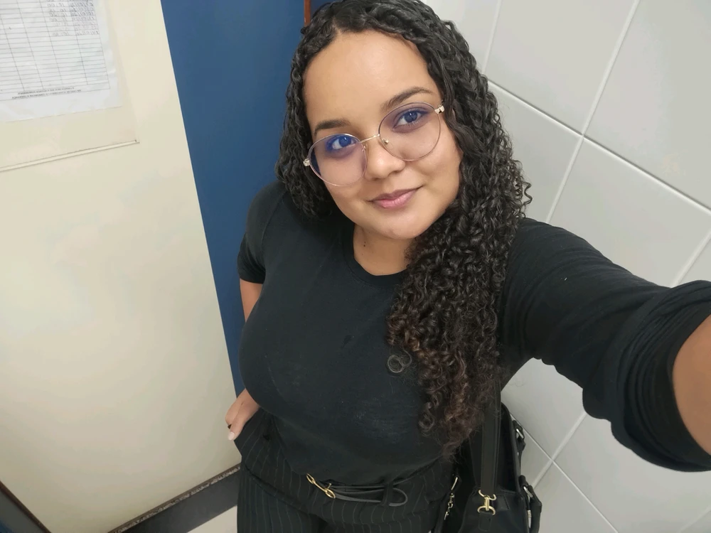 GIF gi-upload ni Yasmim