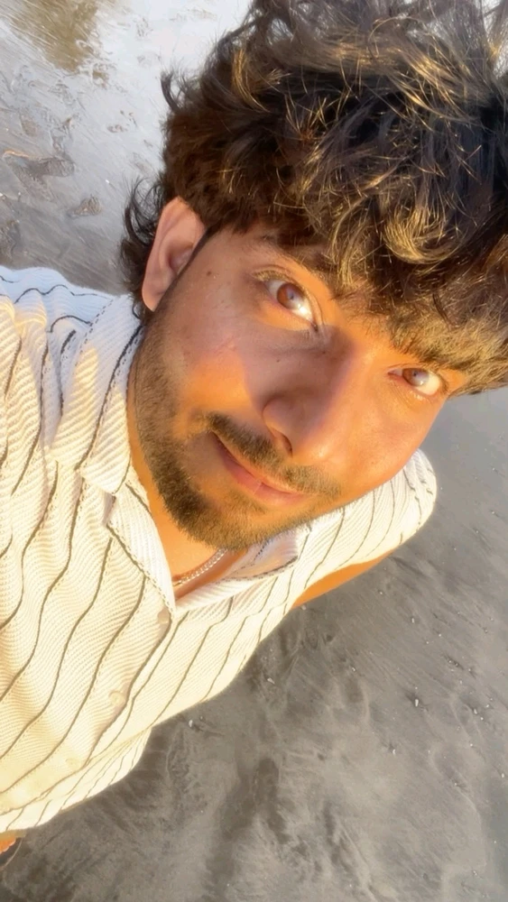 GIF gi-upload ni Omkar