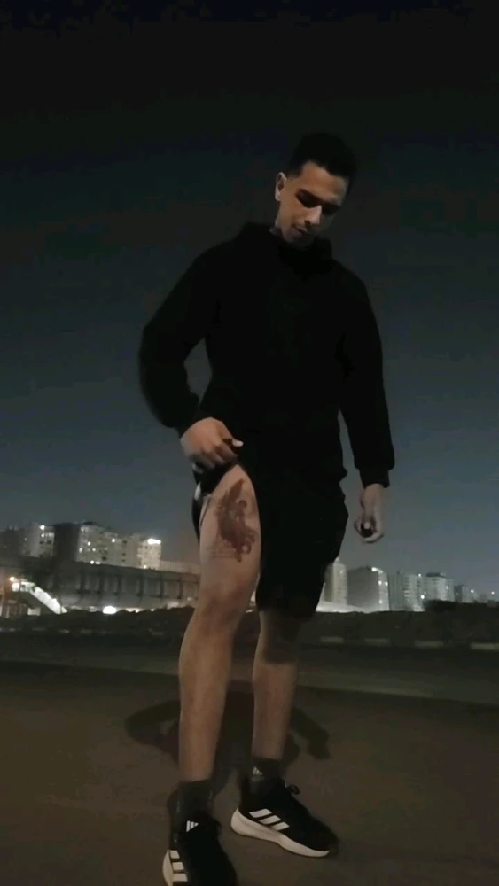 Duab xa los ntawm R Λ V E N