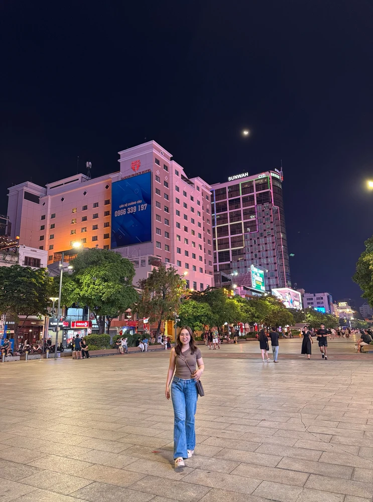 GIF gi-upload ni Ngoc Trinh