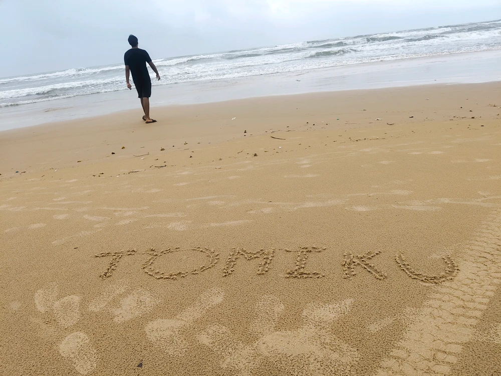 GIF gi-upload ni TOMIKU