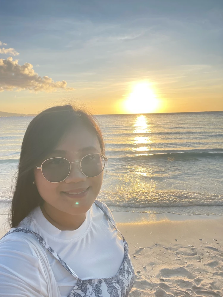 GIF diunggah dening April