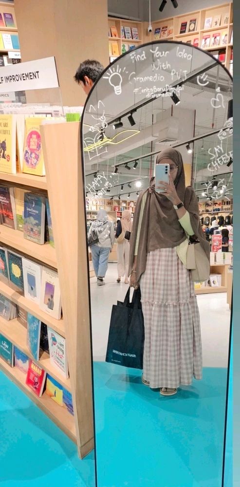 GIF uploaded by Tria