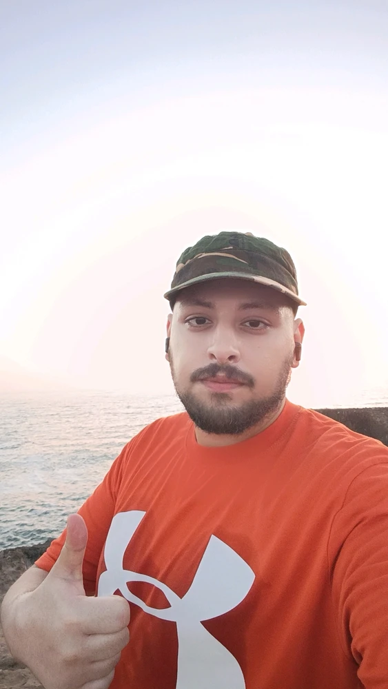 GIF na in-upload ni Abdellah
