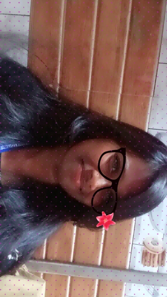 GIF tso los ntawm rosy