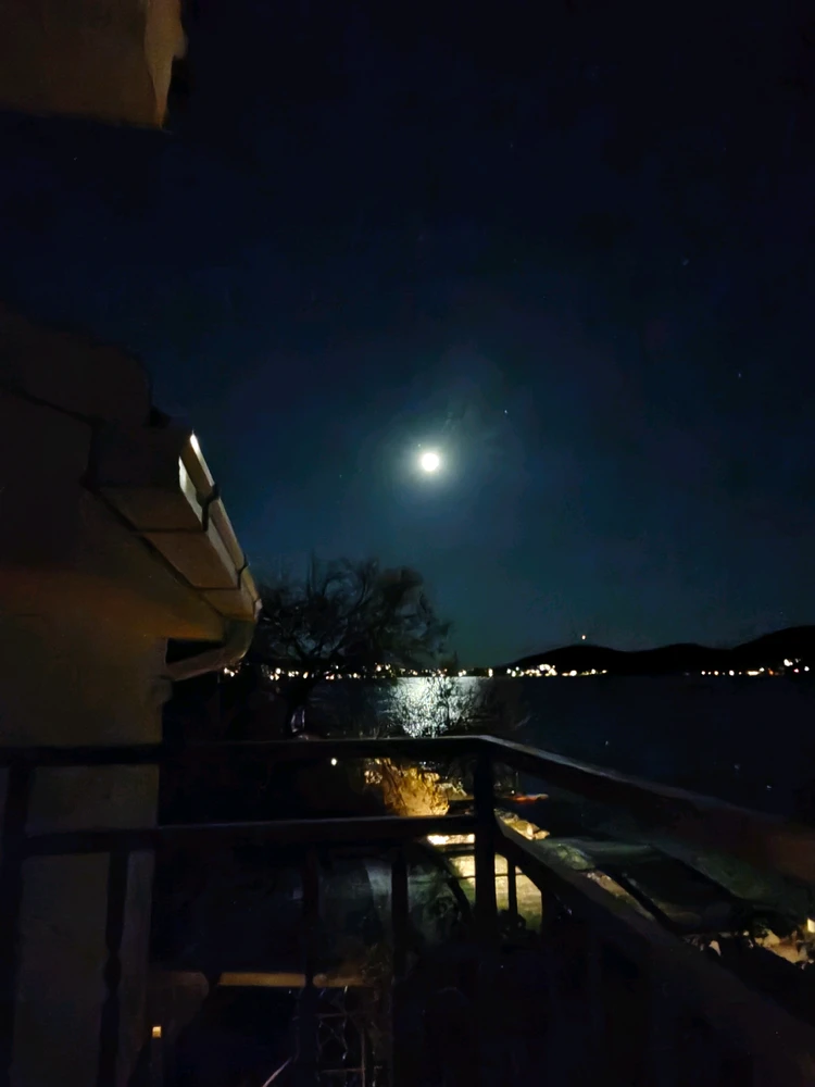 GIF naložil Helena