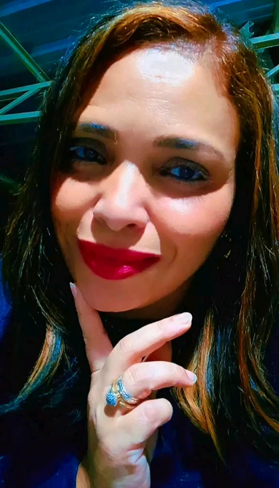 GIF tso los ntawm Bárbara