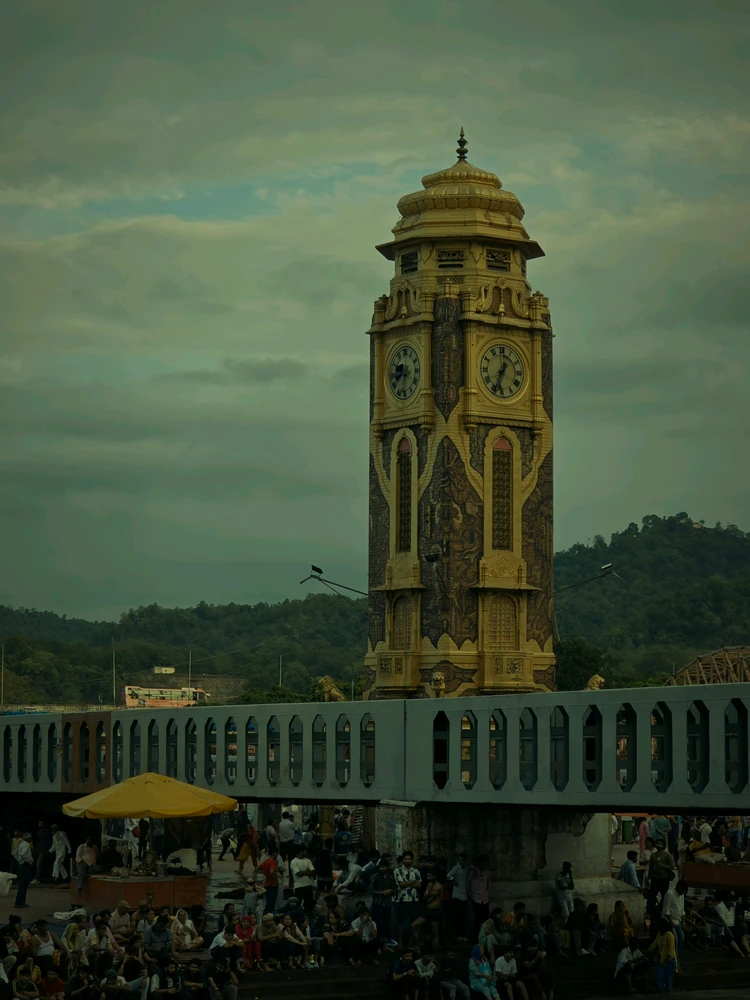 GIF na in-upload ni Karan