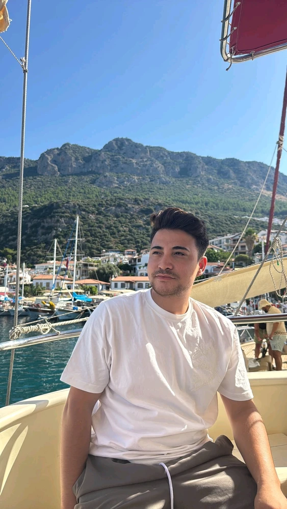 GIF uploaded by Furkan