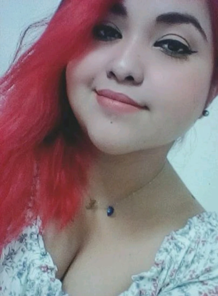 GIF tso los ntawm Erika