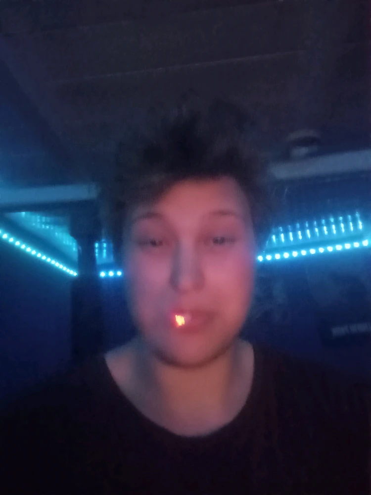 GIF na in-upload ni Sebastian