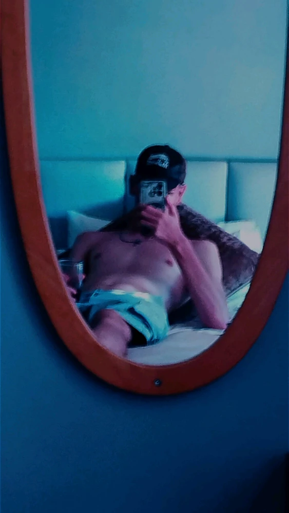 GIF na in-upload ni Travis Klein