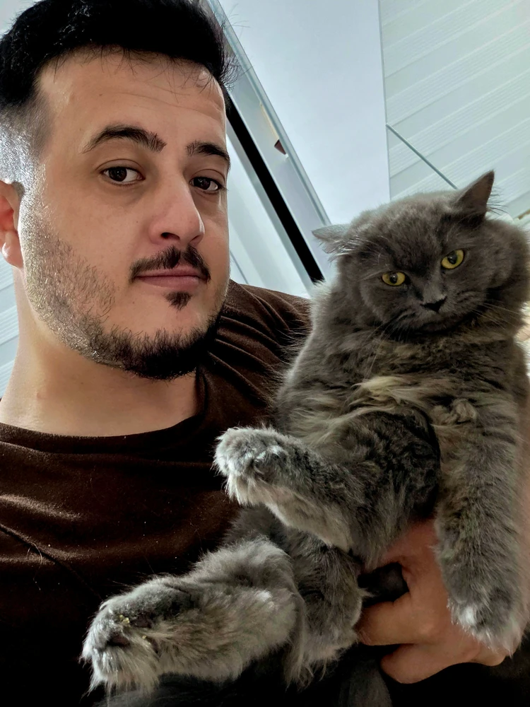 GIF gi-upload ni İsko