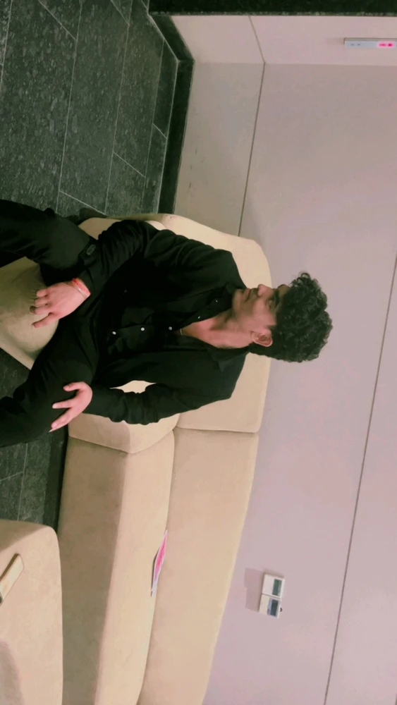 GIF tso los ntawm Satyam