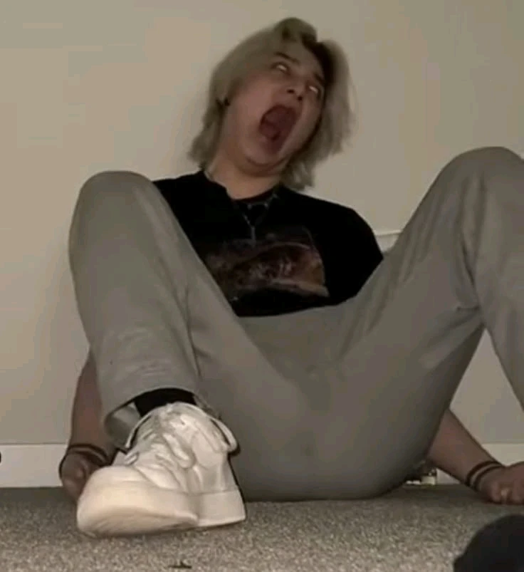 GIF tso los ntawm Alina Chelse