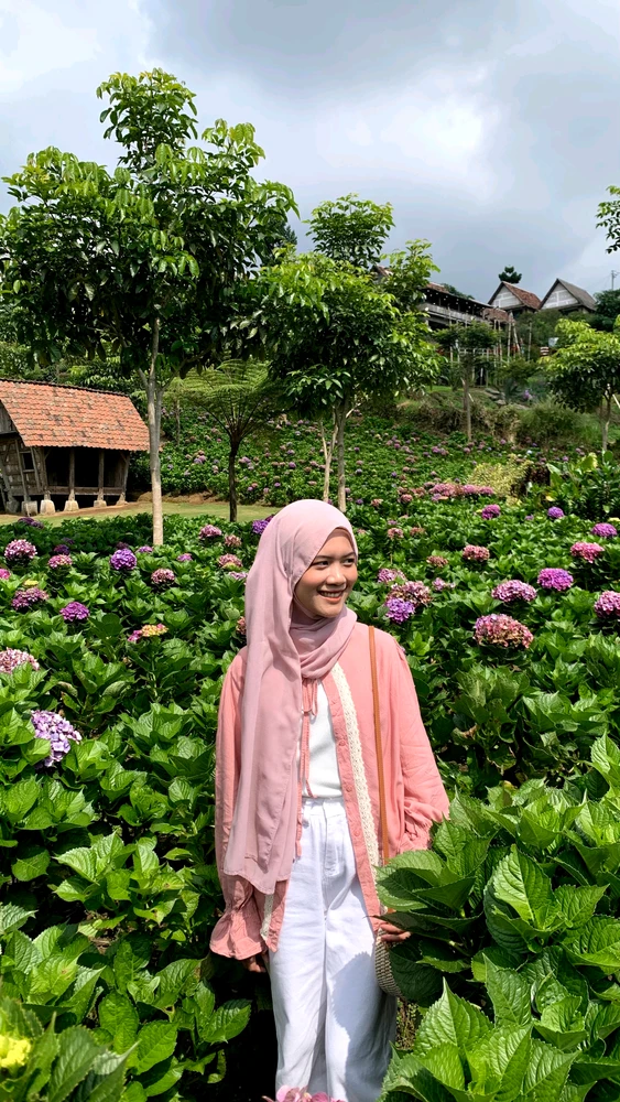 I-upload ni Ayu ang larawan