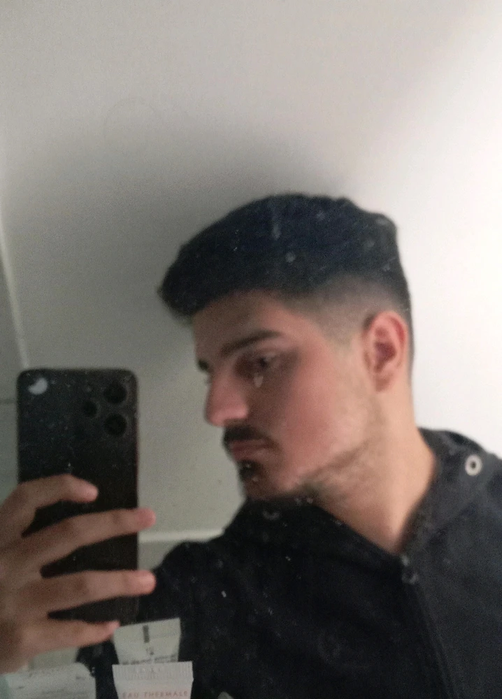 GIF อัปโหลดโดย Vasilije