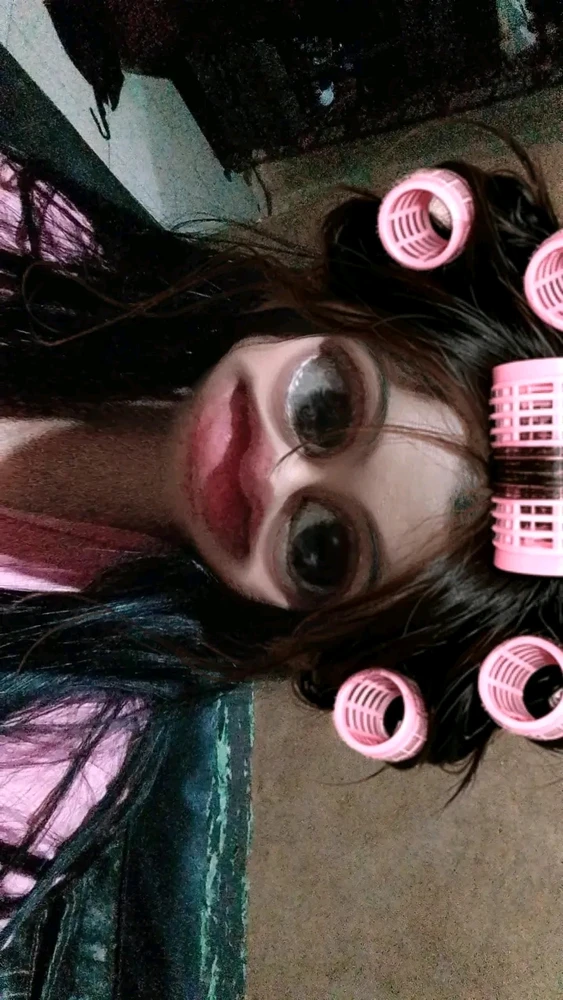 I-upload ni Camelia ang larawan