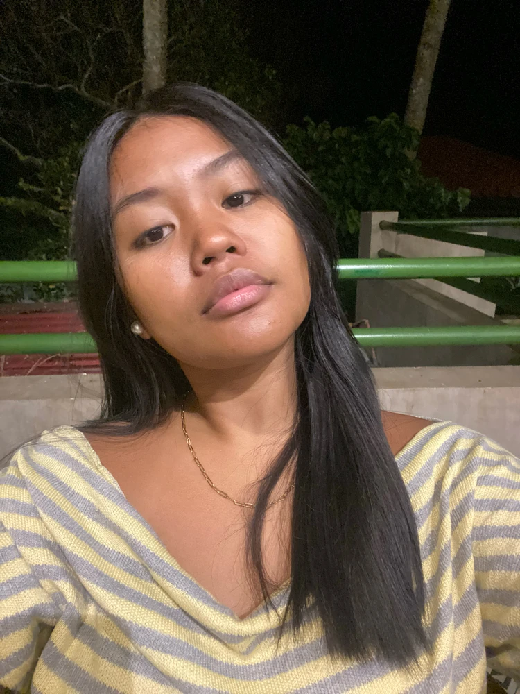 GIF na in-upload ni Fiona Suezette