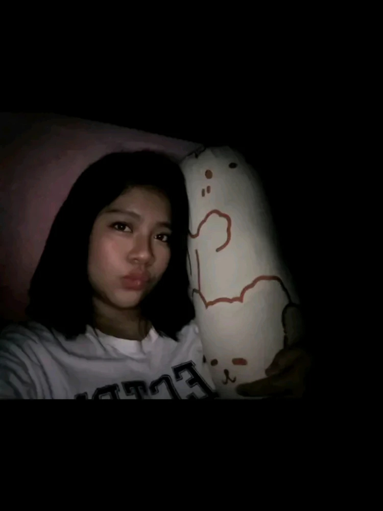 GIF gi-upload ni Janela