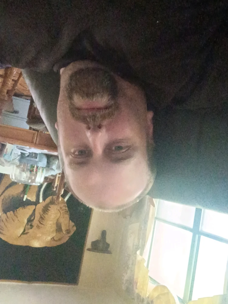 GIF gi-upload ni Sean Austin