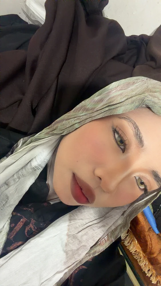 GIF na in-upload ni Bee