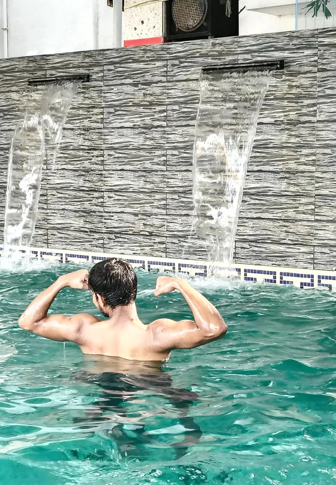 GIF na in-upload ni Abhi
