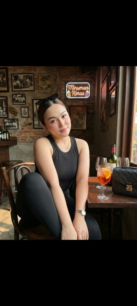 GIF tso los ntawm Nathalia