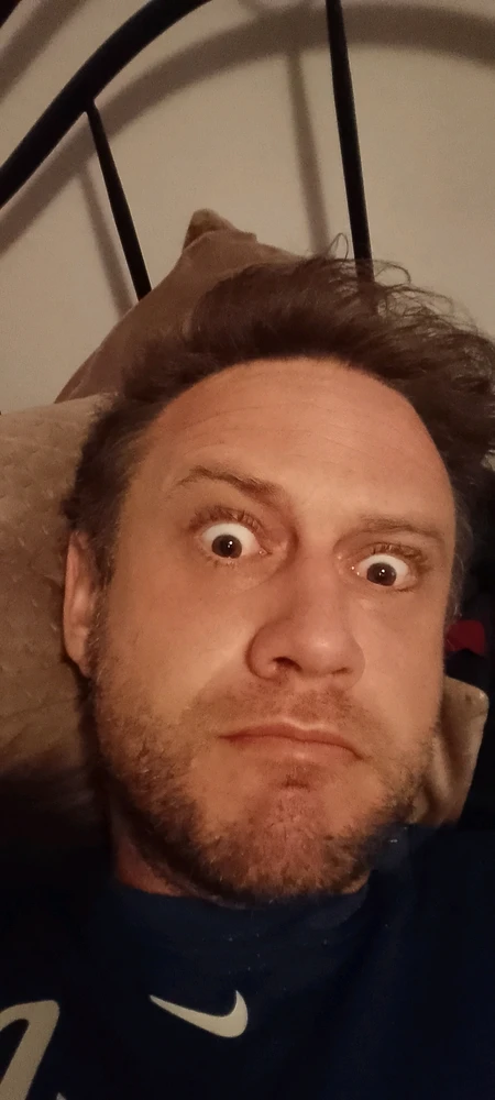 GIF tso los ntawm Josh