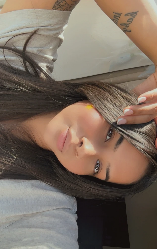 GIF na in-upload ni Alzina