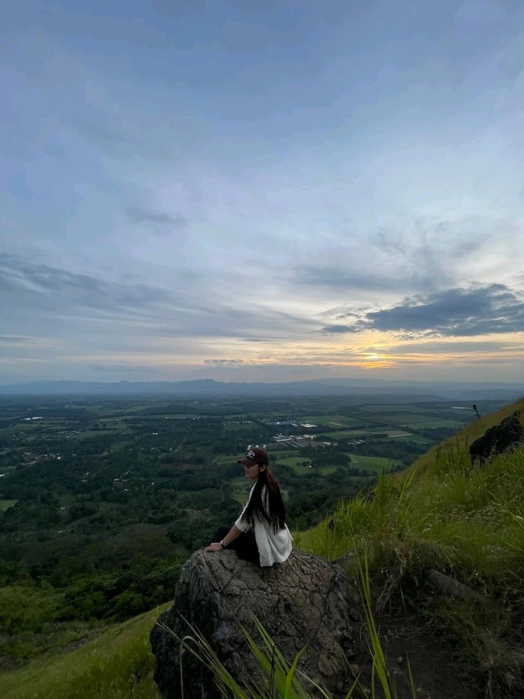 GIF na in-upload ni Crisel Jean Souribio