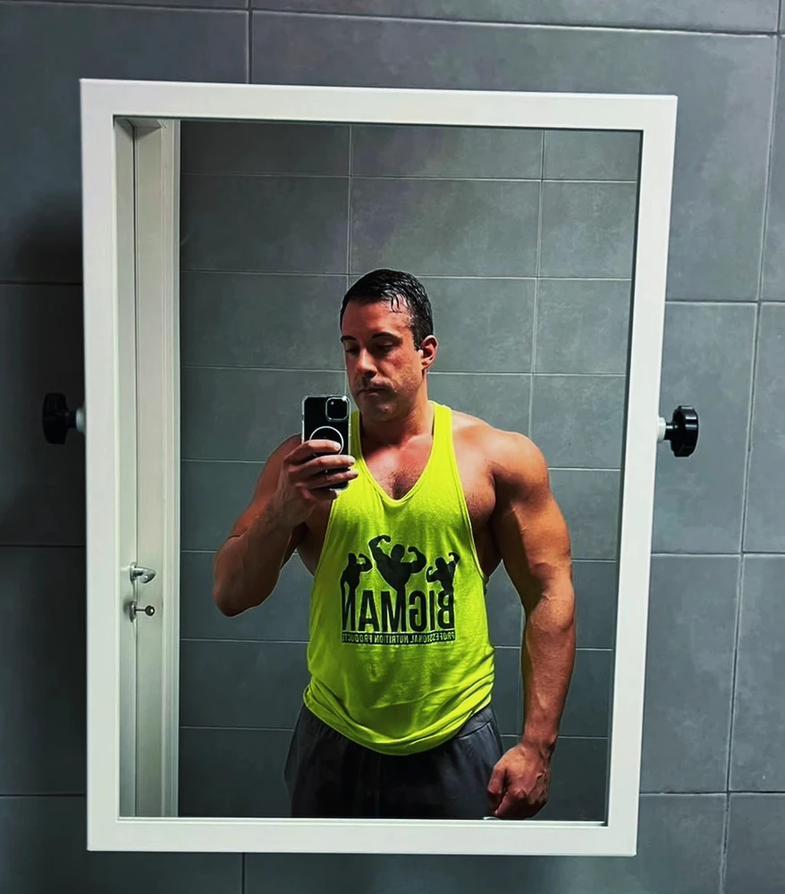 GIF gi-upload ni Alessandro