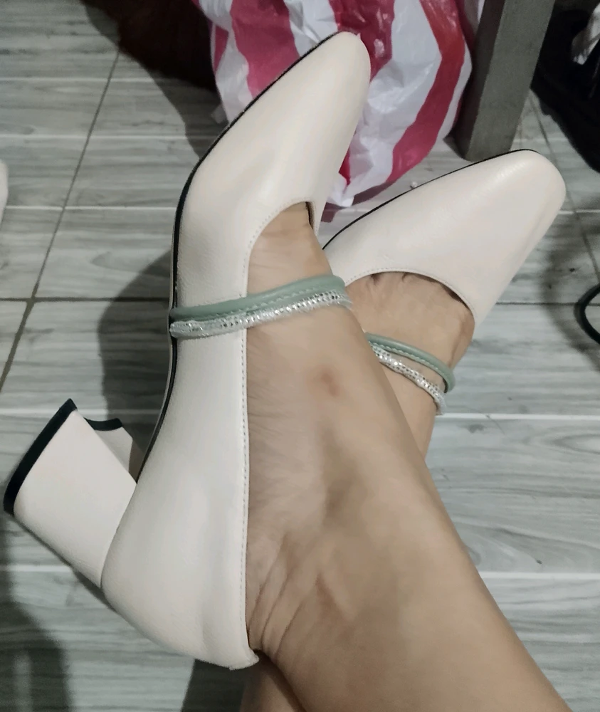 GIF tso los ntawm Carina
