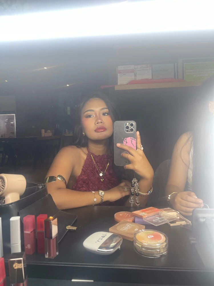 I-upload ni Fiona Suezette ang larawan