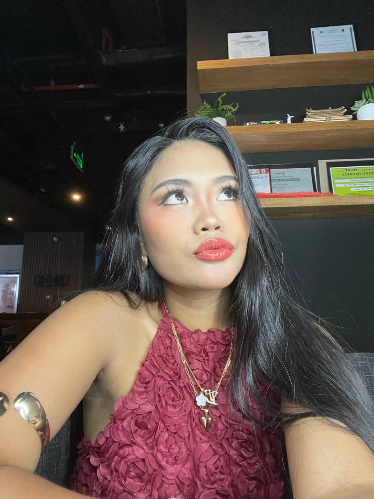 I-upload ni Fiona Suezette ang larawan
