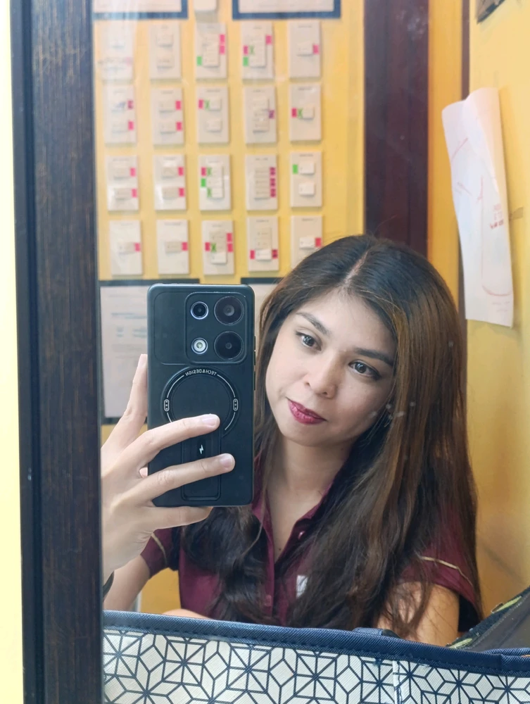 GIF gi-upload ni Anne