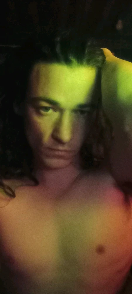 GIF tso los ntawm Cassidy