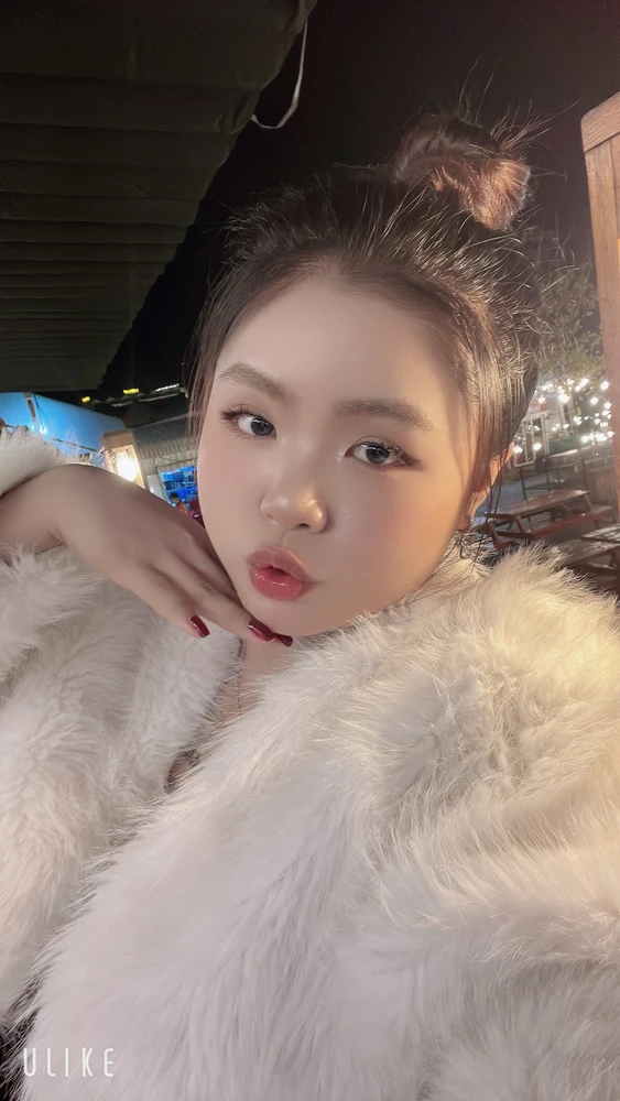 GIF augšupielādēja tường vy