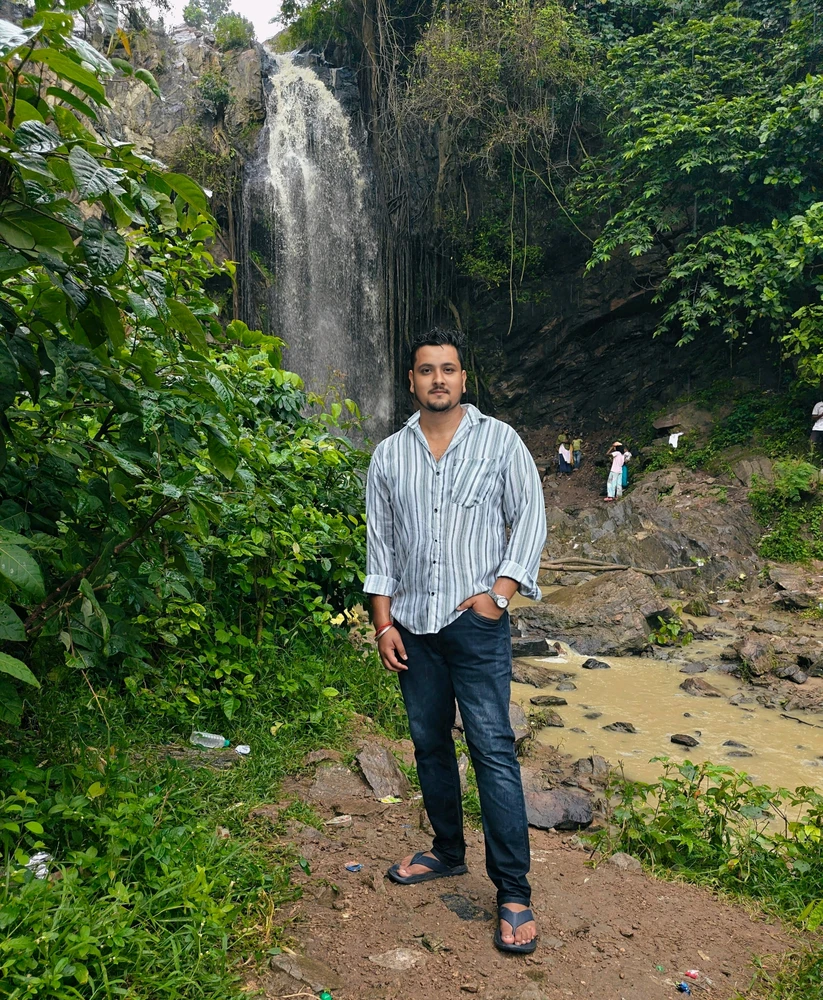 GIF na in-upload ni Ayush Singh