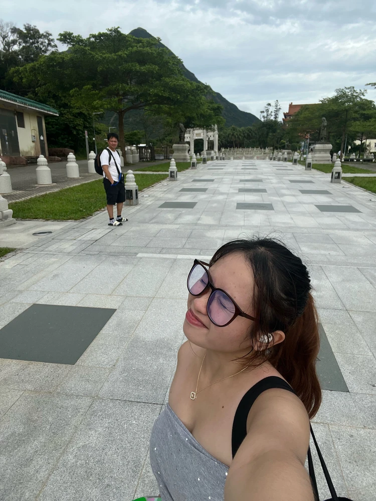 GIF na in-upload ni CJ
