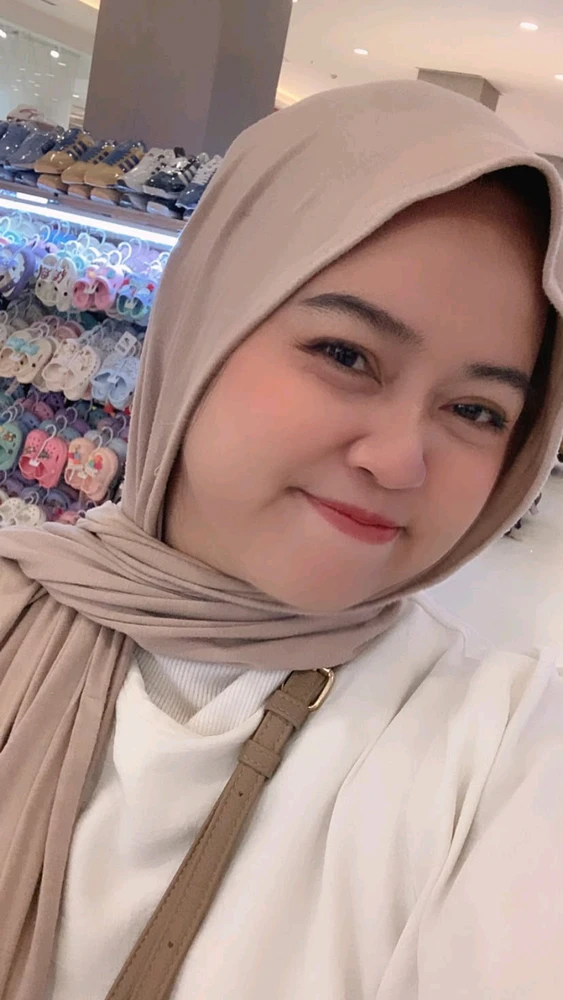 GIF na in-upload ni Puspita arum