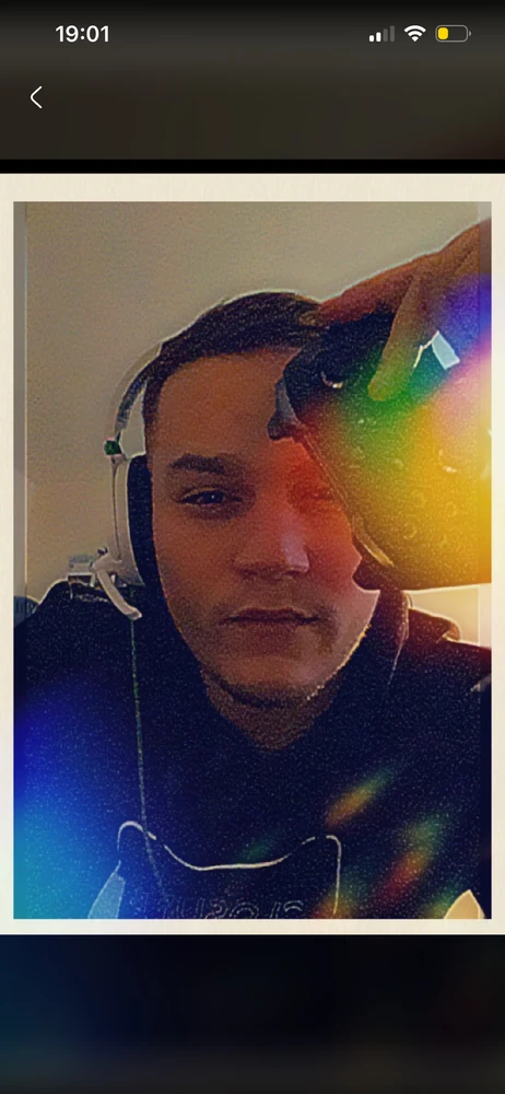 GIF yashyizweho na Daniel
