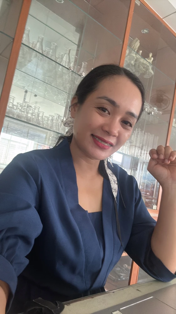 GIF tso los ntawm ElonaArlene